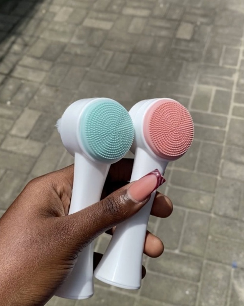 Double-Sided Facial Brush 1