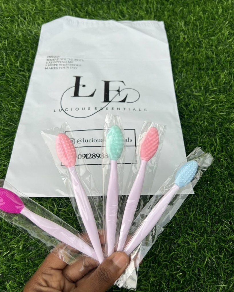 Exfoliating Lip Brush 2
